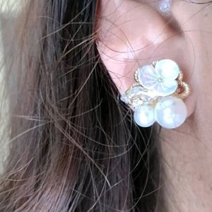 Zara pearl and white flower earrings stud